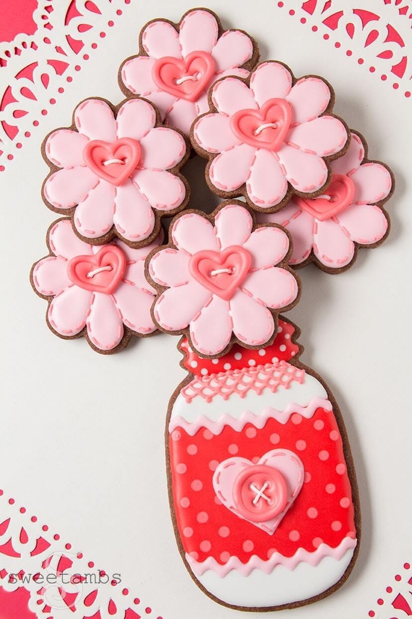 An ornately decorated cookie by cookie artist Amber Spiegel (SweetAmbs)