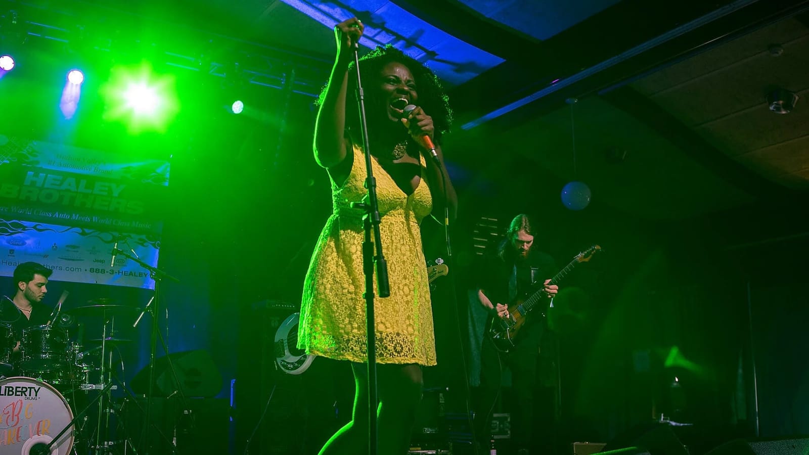 NeeNee Rushie and The Big Takeover performing at Mountain Jam