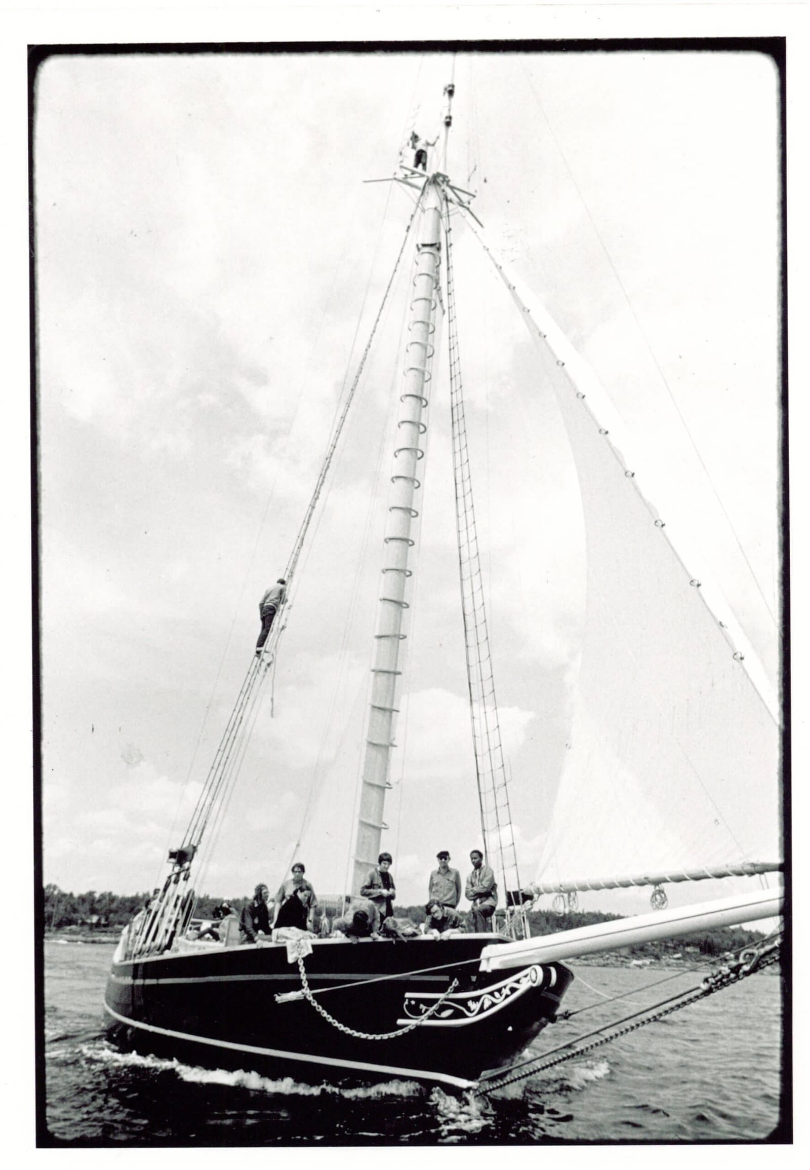 A black-and-white photo of the maiden voyage of the Sloop Clearwater in 1969